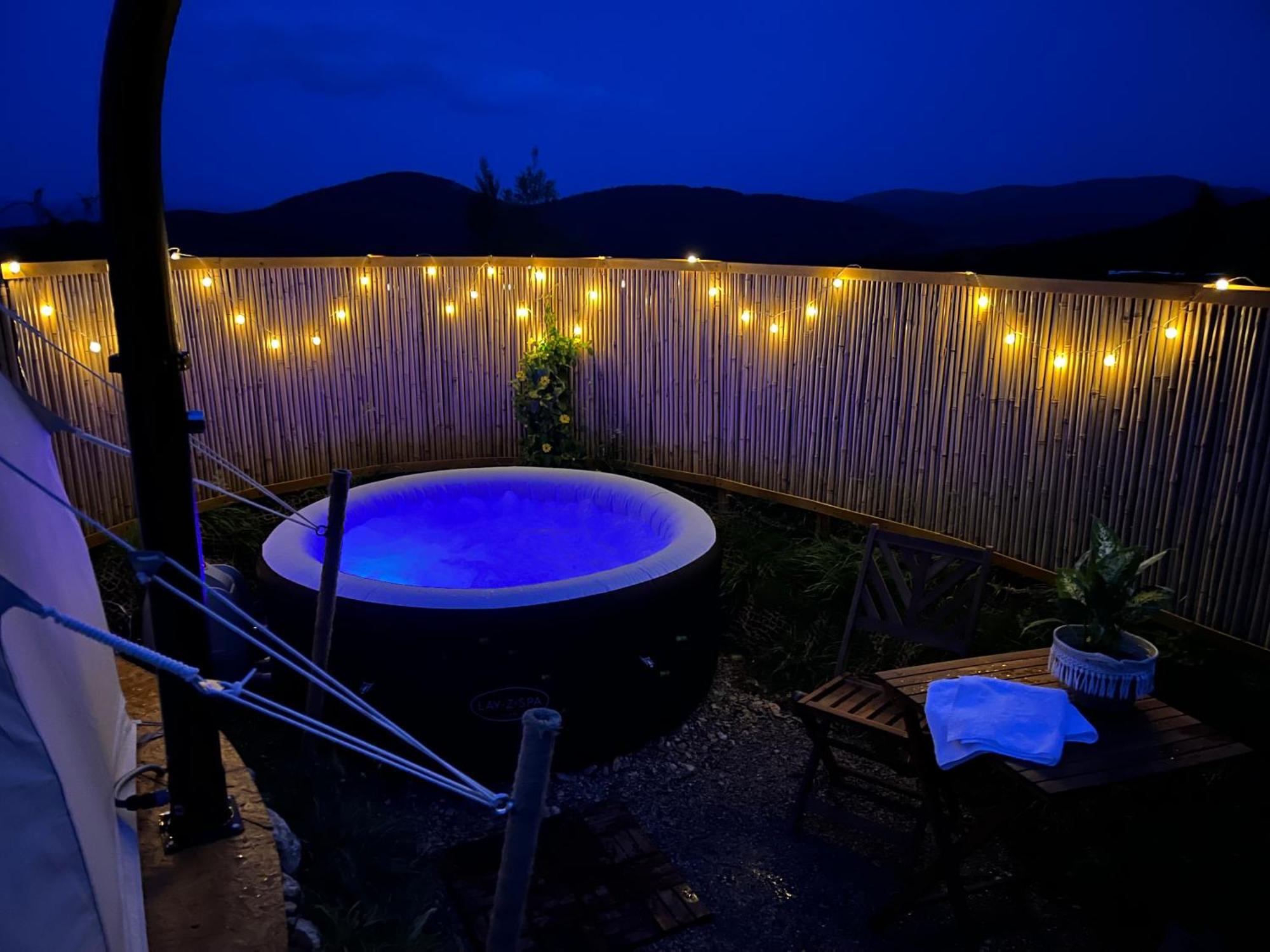 Glamping Hohe Wand - Zelt Mit Sternenfenster Und Whirlpool Maiersdorf Exterior foto